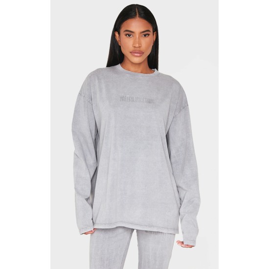 PRETTYLITTLETHING Light Grey Embossed Logo Washed Long Sleeve T-shirt PRETTYLITTLETHING Light Grey Embossed Logo Washed Long Sleeve T-shirt