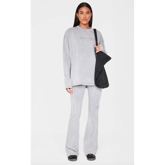PRETTYLITTLETHING Light Grey Embossed Logo Washed Long Sleeve T-shirt PRETTYLITTLETHING Light Grey Embossed Logo Washed Long Sleeve T-shirt
