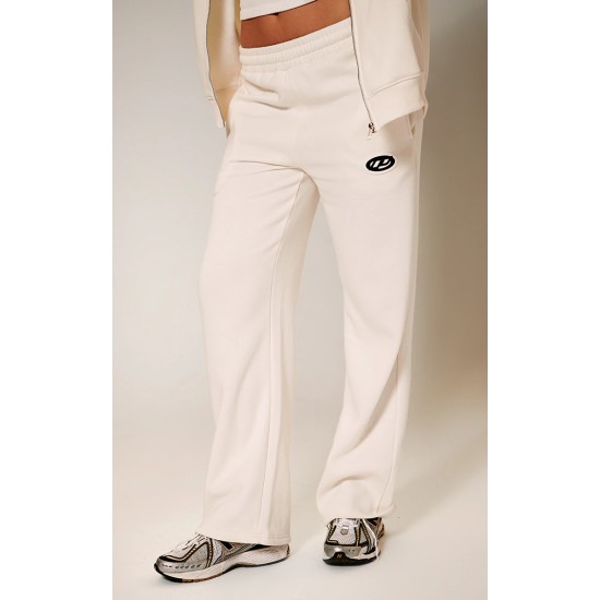 PRETTYLITTLETHING Cream Contrast Logo Badge Wide Leg Sweatpants PRETTYLITTLETHING Cream Contrast Logo Badge Wide Leg Sweatpants