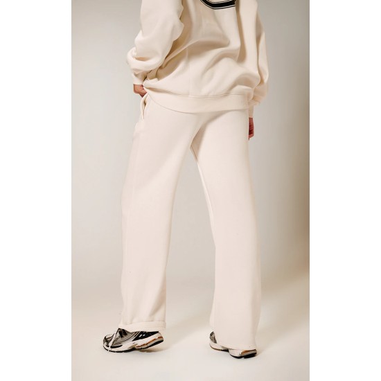 PRETTYLITTLETHING Cream Contrast Logo Badge Wide Leg Sweatpants PRETTYLITTLETHING Cream Contrast Logo Badge Wide Leg Sweatpants