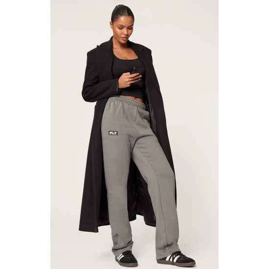 PRETTYLITTLETHING Charcoal Grey Logo Badge Straight Leg Sweatpants PRETTYLITTLETHING Charcoal Grey Logo Badge Straight Leg Sweatpants