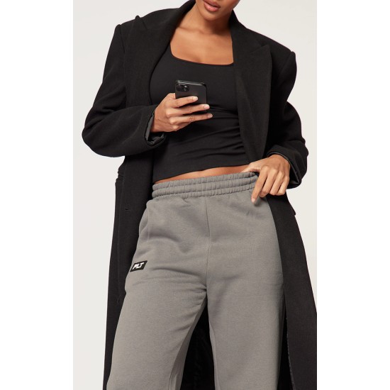 PRETTYLITTLETHING Charcoal Grey Logo Badge Straight Leg Sweatpants PRETTYLITTLETHING Charcoal Grey Logo Badge Straight Leg Sweatpants