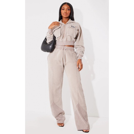 PRETTYLITTLETHING Shape Taupe Washed Cargo Cropped Hoodie PRETTYLITTLETHING Shape Taupe Washed Cargo Cropped Hoodie