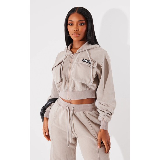 PRETTYLITTLETHING Shape Taupe Washed Cargo Cropped Hoodie PRETTYLITTLETHING Shape Taupe Washed Cargo Cropped Hoodie