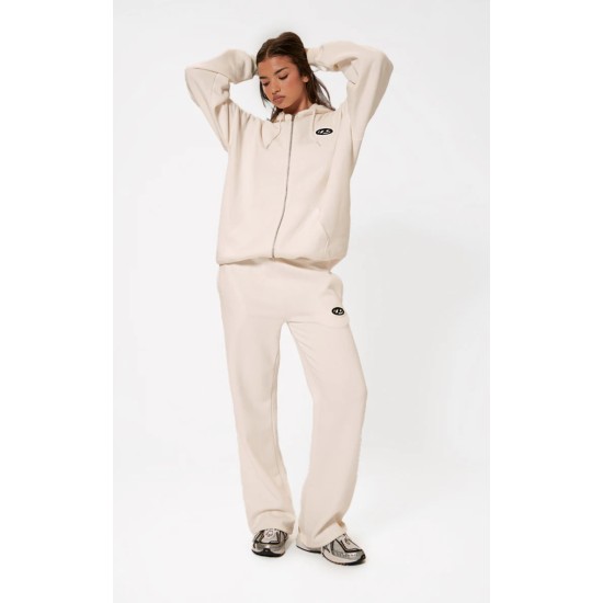 PRETTYLITTLETHING Cream Contrast Logo Badge Oversized Zip Through Hoodie PRETTYLITTLETHING Cream Contrast Logo Badge Oversized Zip Through Hoodie