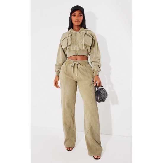 PRETTYLITTLETHING Shape Olive Washed Cargo Cropped Hoodie PRETTYLITTLETHING Shape Olive Washed Cargo Cropped Hoodie